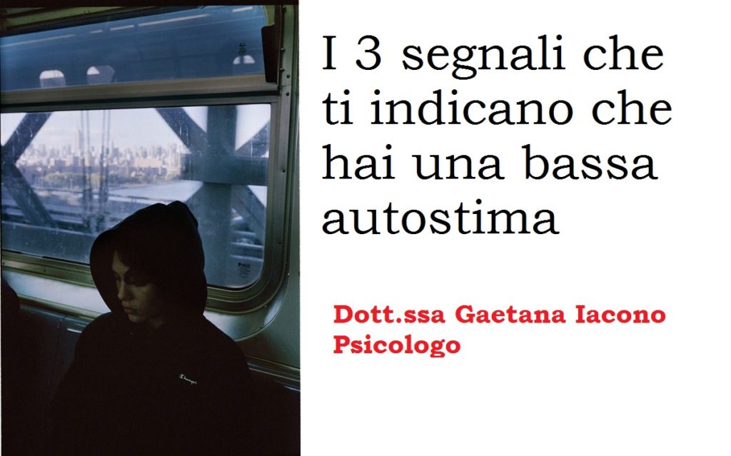 Donna con il cappuccio