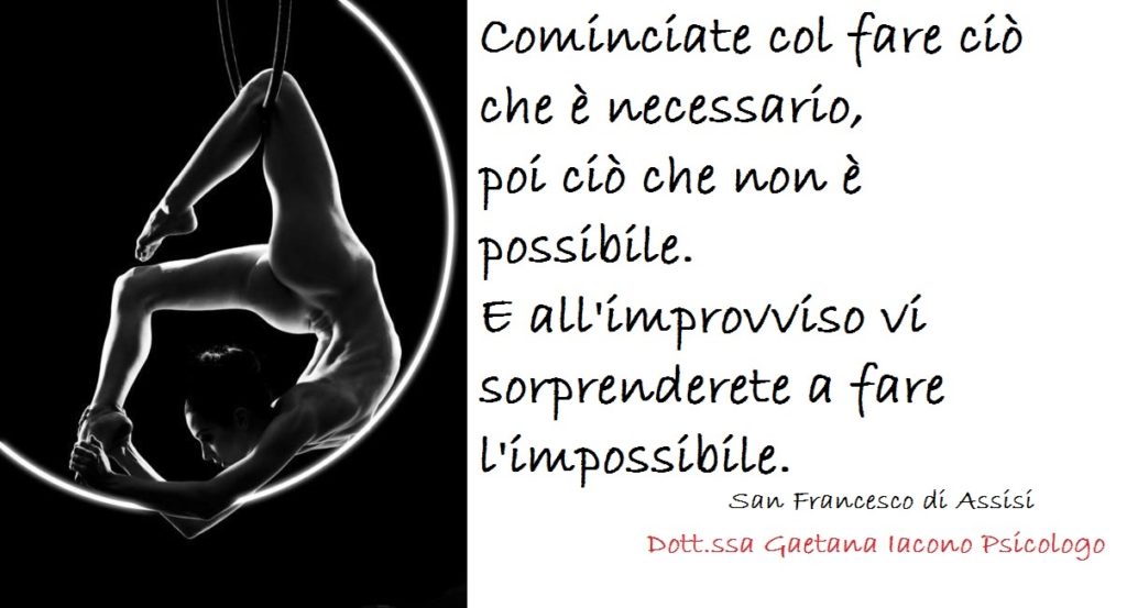 donna che fa acrobazia