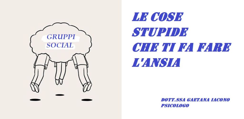 omini con la testa immersa tra le nuvole